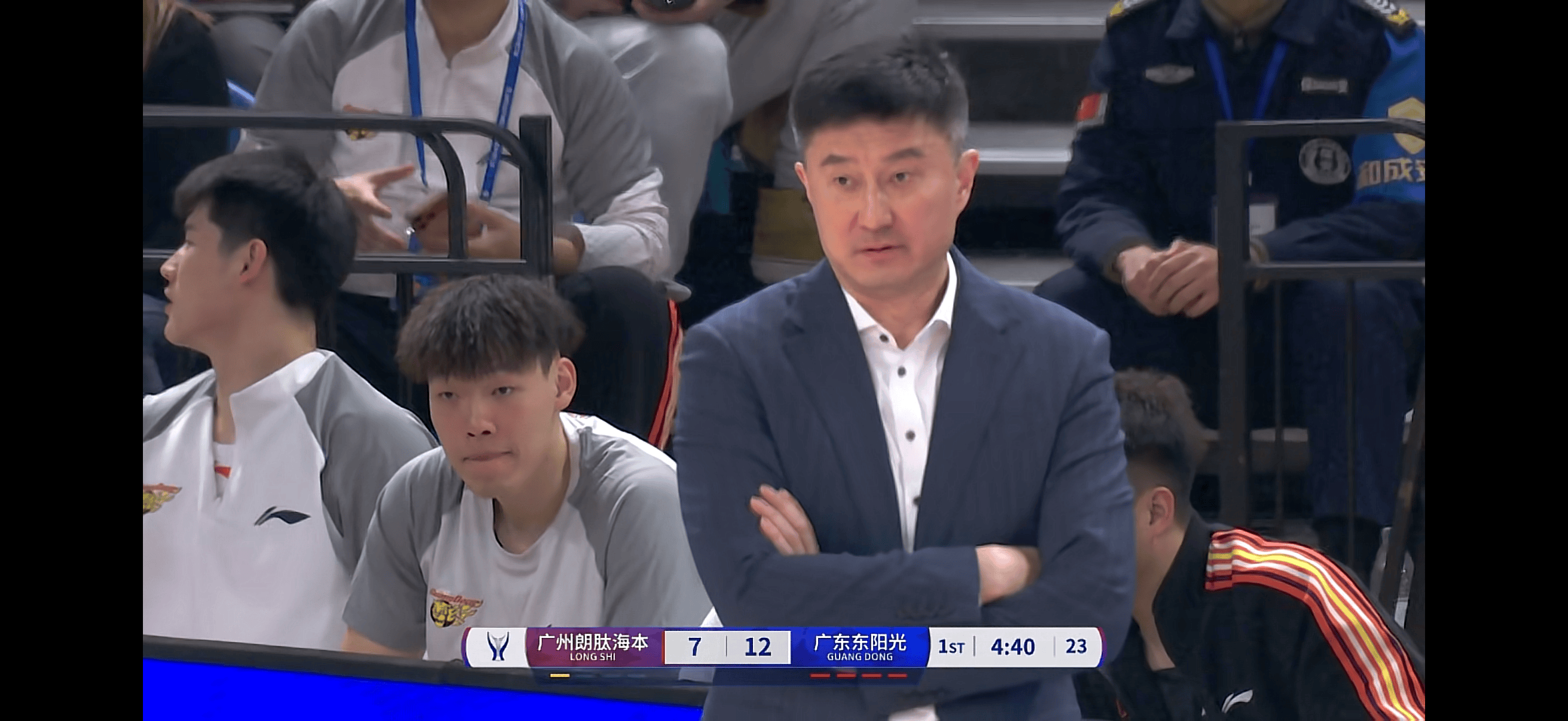 今晨体能课后，广州队官宣签约备战CBA常规赛，悬念犹存，轮换策略成焦点的简单介绍