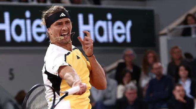 包含这也行？转会期法甲焦点战毕尔巴鄂竞技遗憾出局，C罗在篮网比赛中刷新纪录的词条